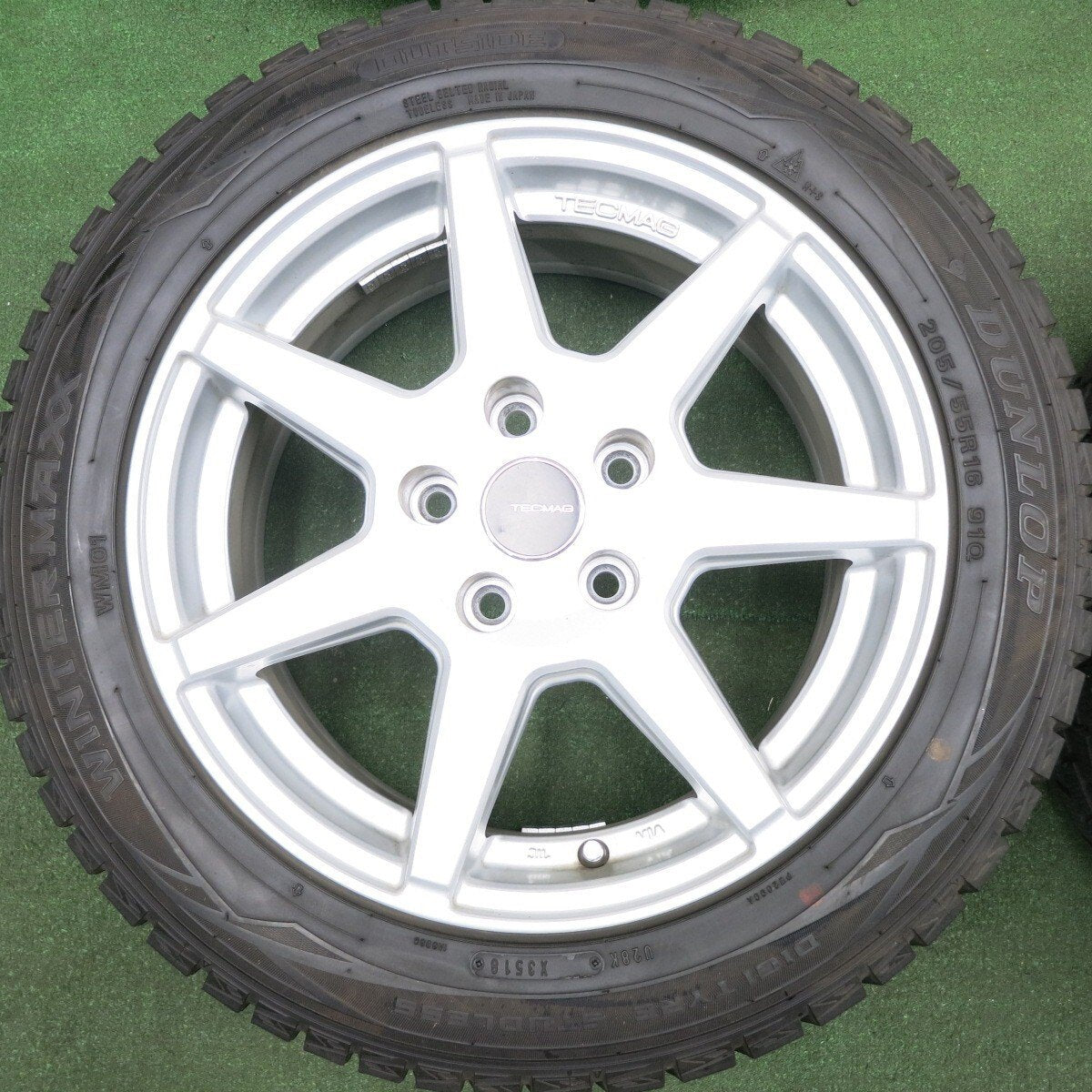 バリ溝!キレイ!9.5分以上★ワーゲン等 TECMAG 205/55R16 スタッドレス ダンロップ WM01 テクマグ PCD112/5H★4052708HAス