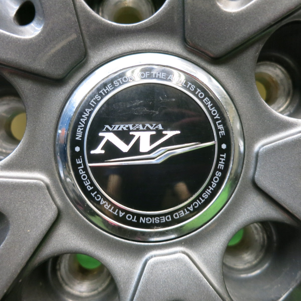 バリ溝!キレイ!8.5分★スタッドレス 205/60R16 グッドイヤー アイスナビ6 NIRVANA NV ニルバーナ ニルヴァーナ 16インチ PCD114.3/5H★5081011HAス