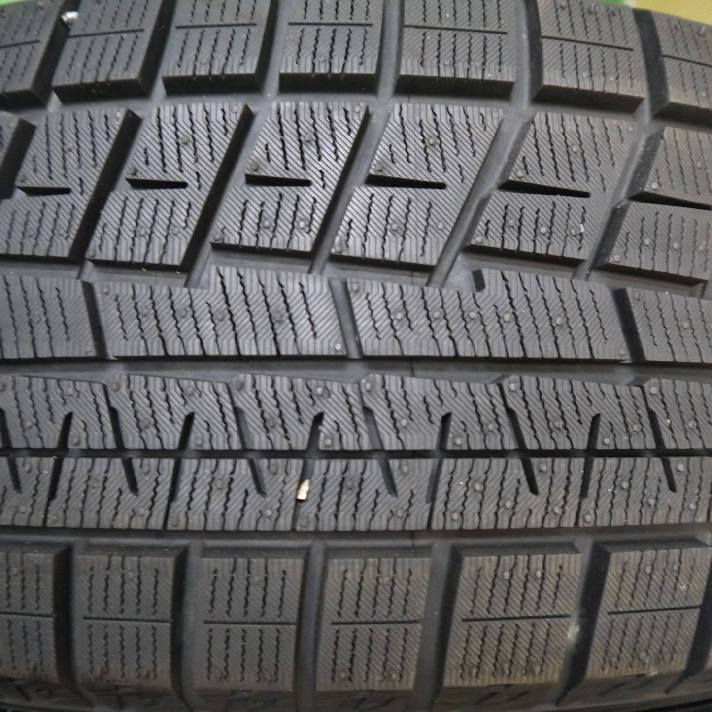 ほぼ未使用!22年★スタッドレス 215/55R17 ヨコハマ アイスガード iG60 タイヤ 17インチ セレナ ヤリスクロス ヴェゼル 等★5112507Hスタ