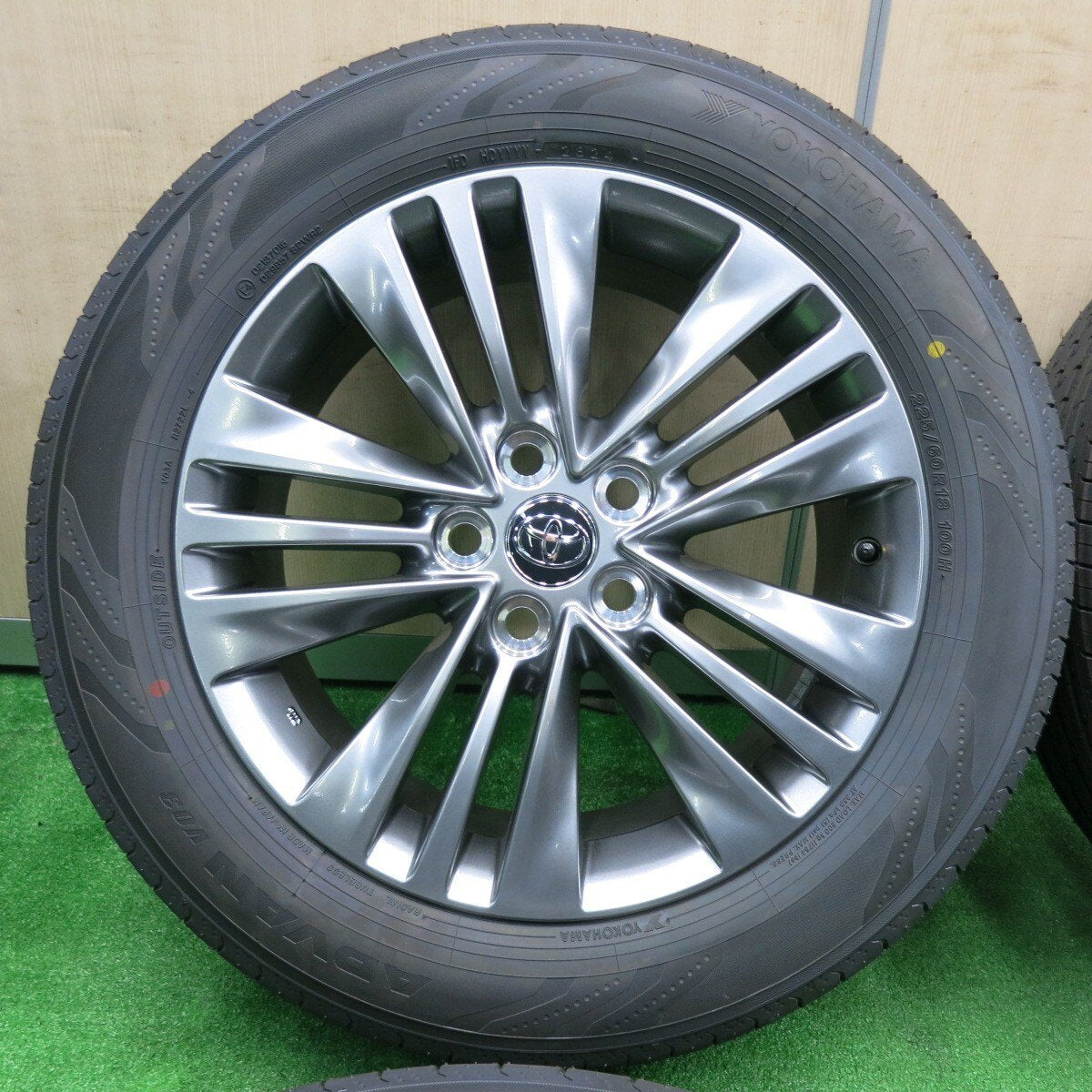 新車外し!24年★トヨタ 40系 アルファード Zグレード 純正 225/60R18 ヨコハマ アドバン V03 18インチ PCD120/5H★4112610TNノ