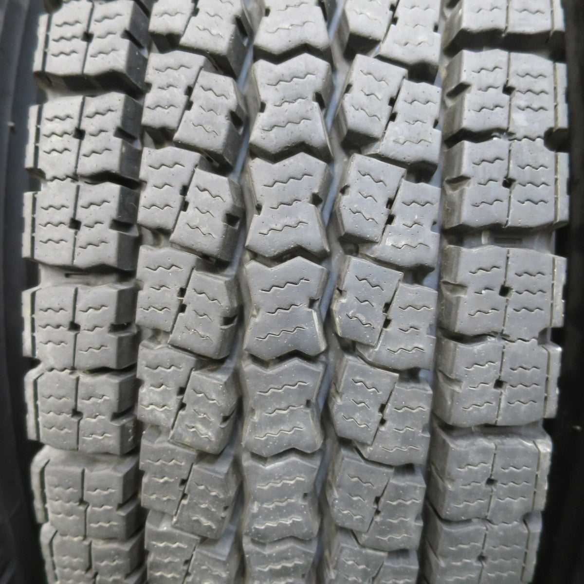 バリ溝!21年!9.5分★トラック タイヤ 225/80R17.5 123/122L スタッドレス トーヨー M919 17.5インチ★5020202IMスタ