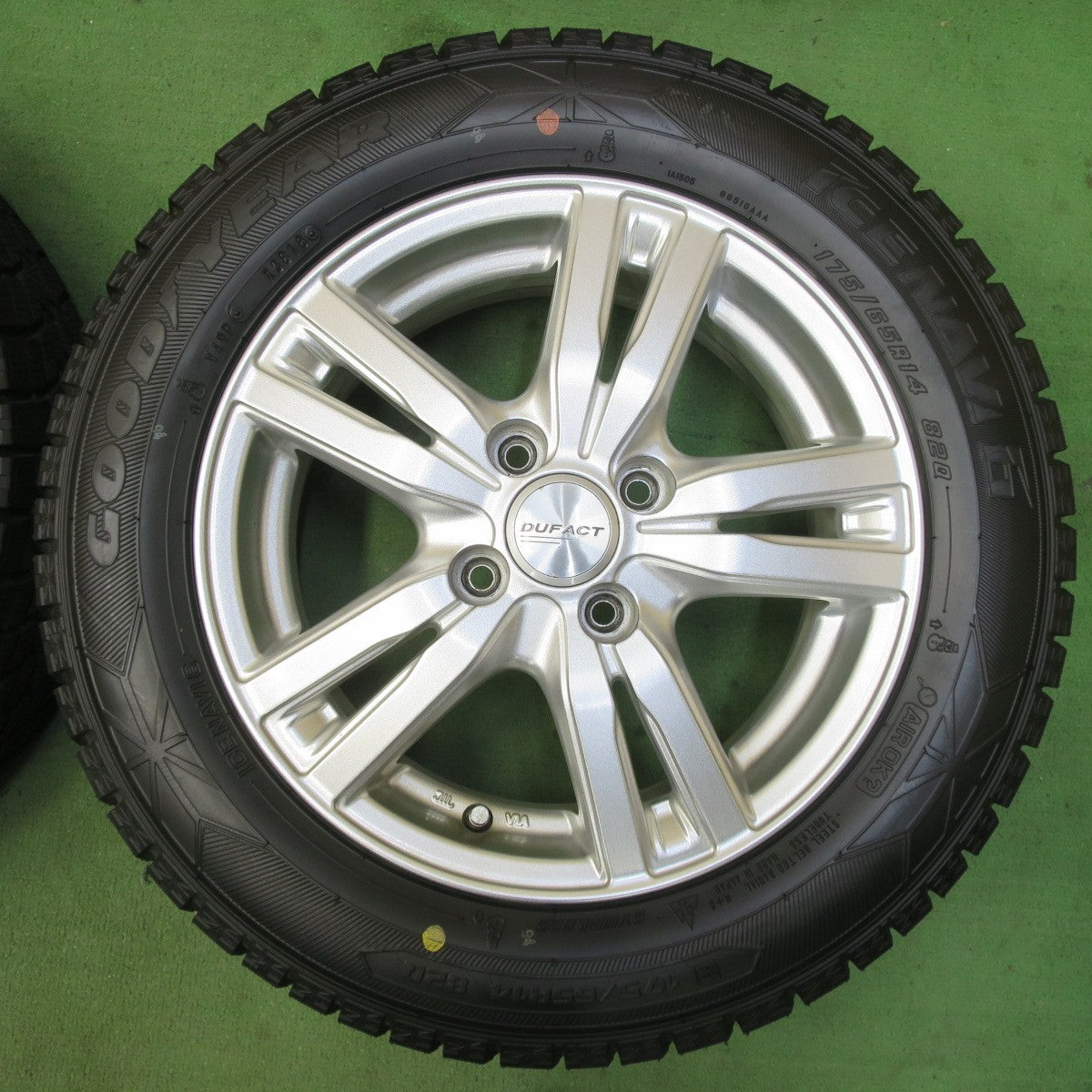 超バリ溝!キレイ!ほぼ10分★スタッドレス 175/65R14 グッドイヤー アイスナビ6 DUFACT デュファクト 14インチ PCD100/4H★5071906イス