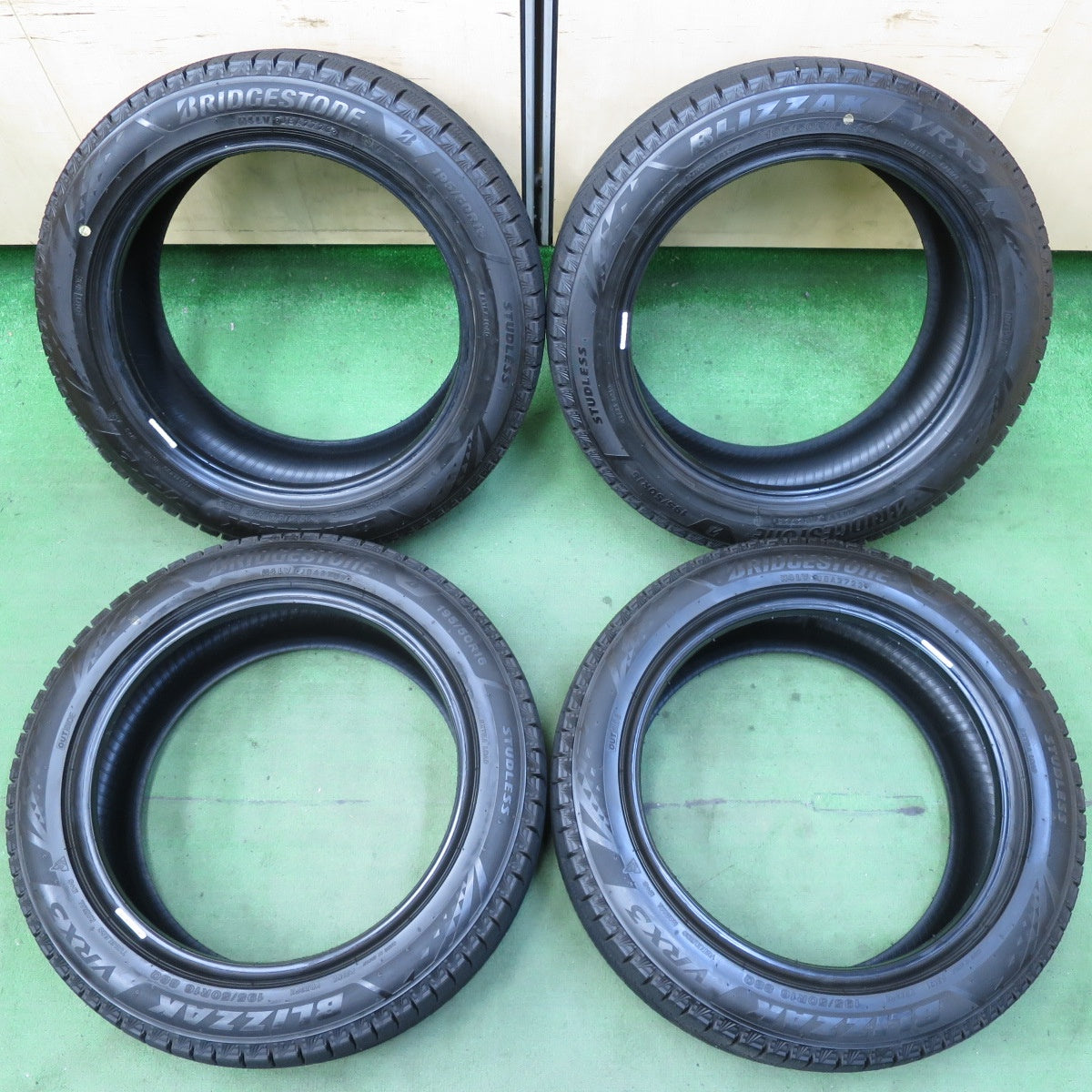 バリ溝!23年!9.5分以上★スタッドレス 195/50R16 ブリヂストン ブリザック VRX3 タイヤ 16インチ ロードスター スイフト 等★5051712イスタ