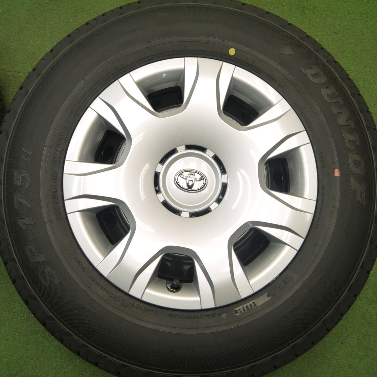 新車外し!25年★トヨタ 200系 ハイエース 純正 スチール 195/80R15 107/105S ダンロップ SP175N 15インチ PCD139.7/6H★6020912Hノ