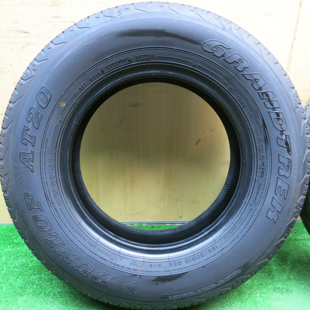 4本価格!23年★195/80R15 ダンロップ グラントレック AT20 タイヤ 15インチ ジムニー シエラ ハイエース 等★5042714HAノタ