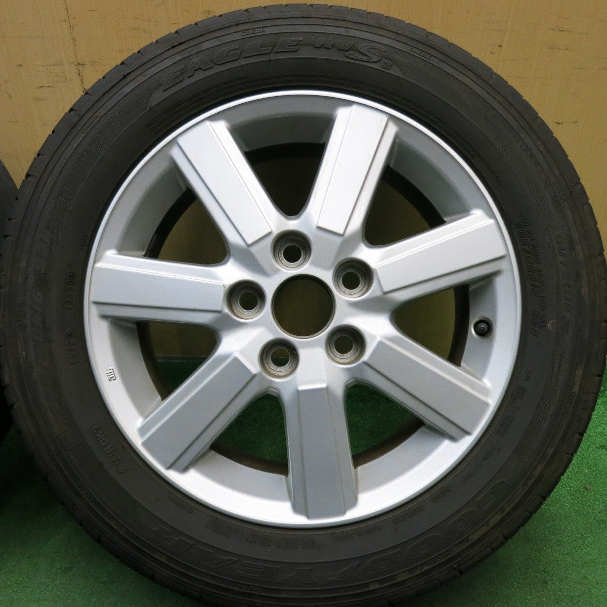 バリ溝!キレイ!9分★トヨタ 70系 ヴォクシー ノア 純正 205/60R16 トーヨー SD-7 グッドイヤー イーグル RVS 16インチ PCD114.3/5H★5061203AKノ