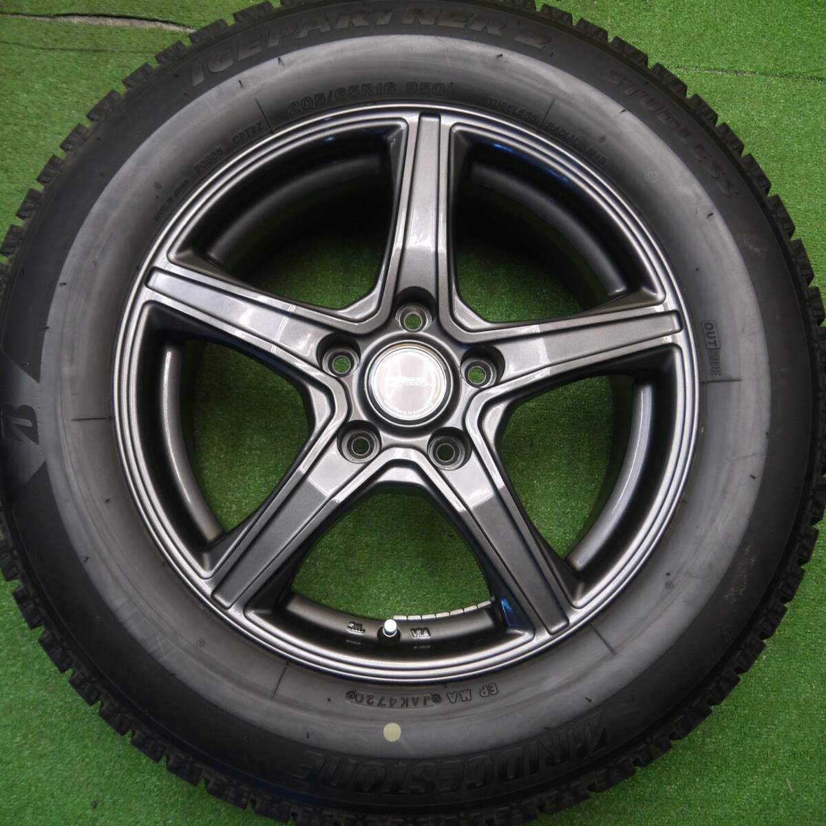 バリ溝!キレイ!9.5分★スタッドレス 205/65R16 ブリヂストン アイスパートナー2 TOPRUN トップラン 16インチ PCD114.3/5H★5010804Hス