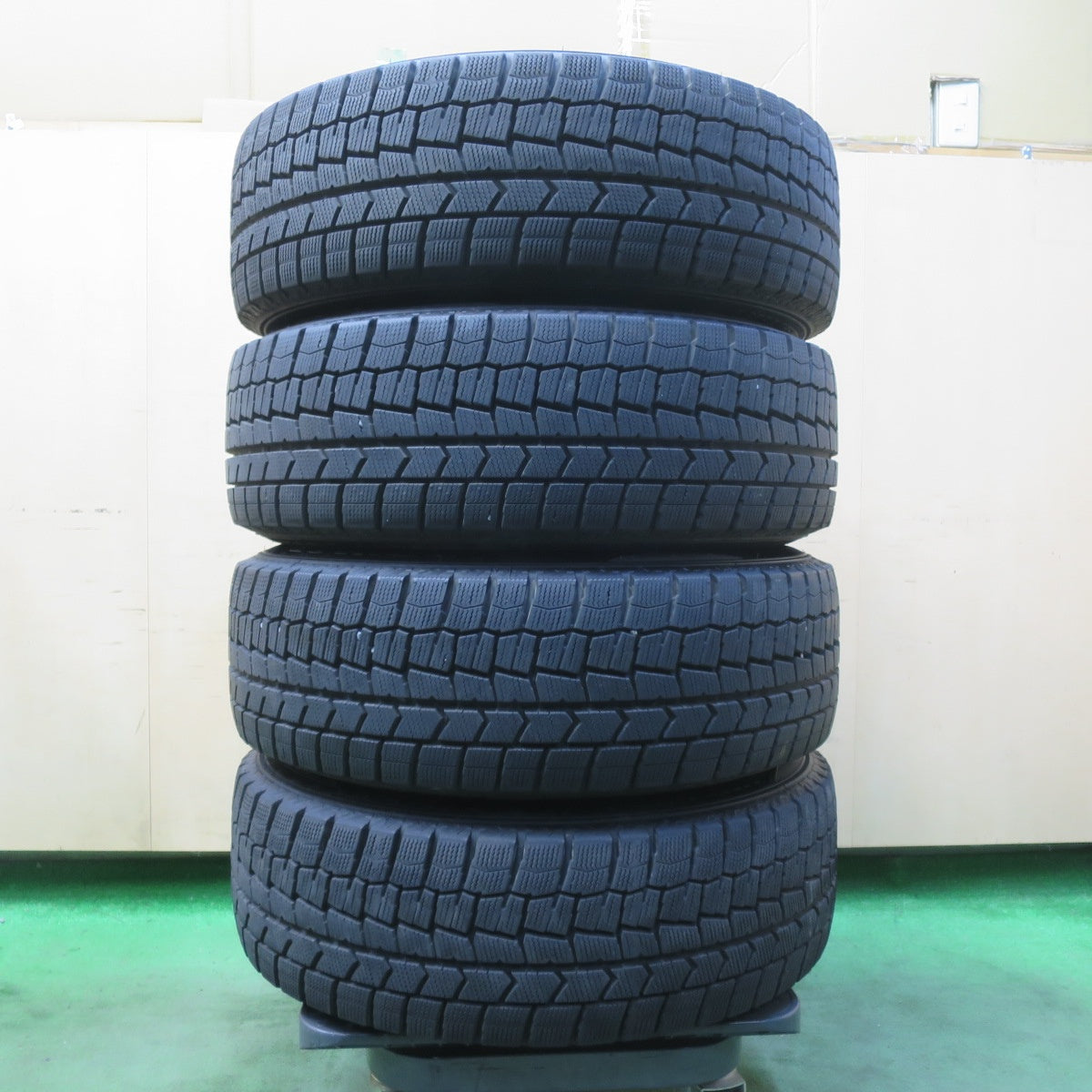 バリ溝!24年!9.5分★スタッドレス 205/60R16 ダンロップ ウインターマックス WM02 T.R.G. TRG 16インチ PCD114.3/5H★5110705イス