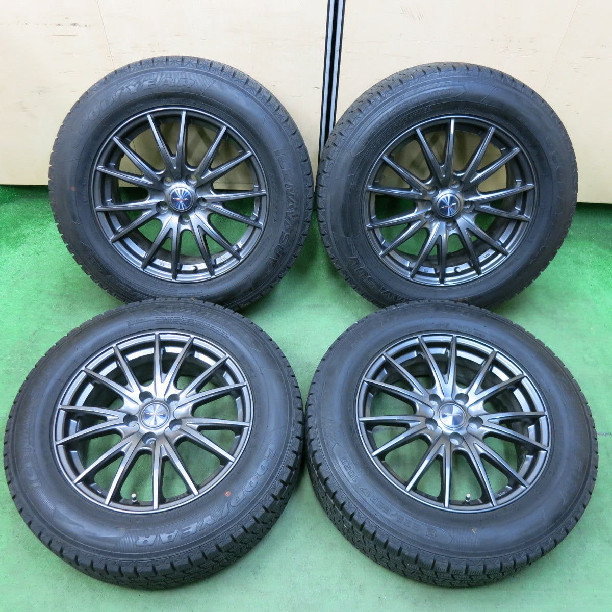 送料無料] バリ溝！キレイ！9.5分☆スタッドレス 225/65R17 