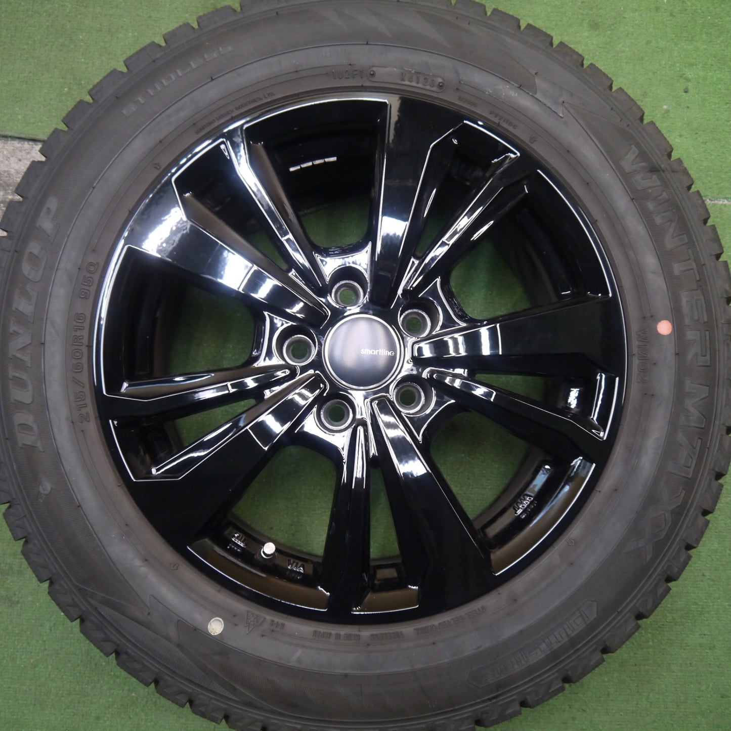 バリ溝!23年!キレイ!9.5分以上★FIAT フィアット 500X 等 smartline 215/60R16 スタッドレス ダンロップ ウインターマックス WM02 スマートライン 16インチ PCD110/5H★5092906Hス