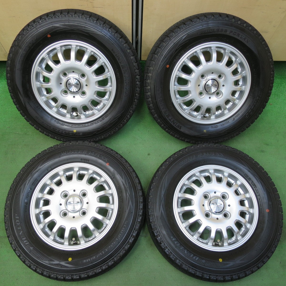 バリ溝！キレイ！9.5分☆スタッドレス 145/80R12 80/78N ダンロップ 