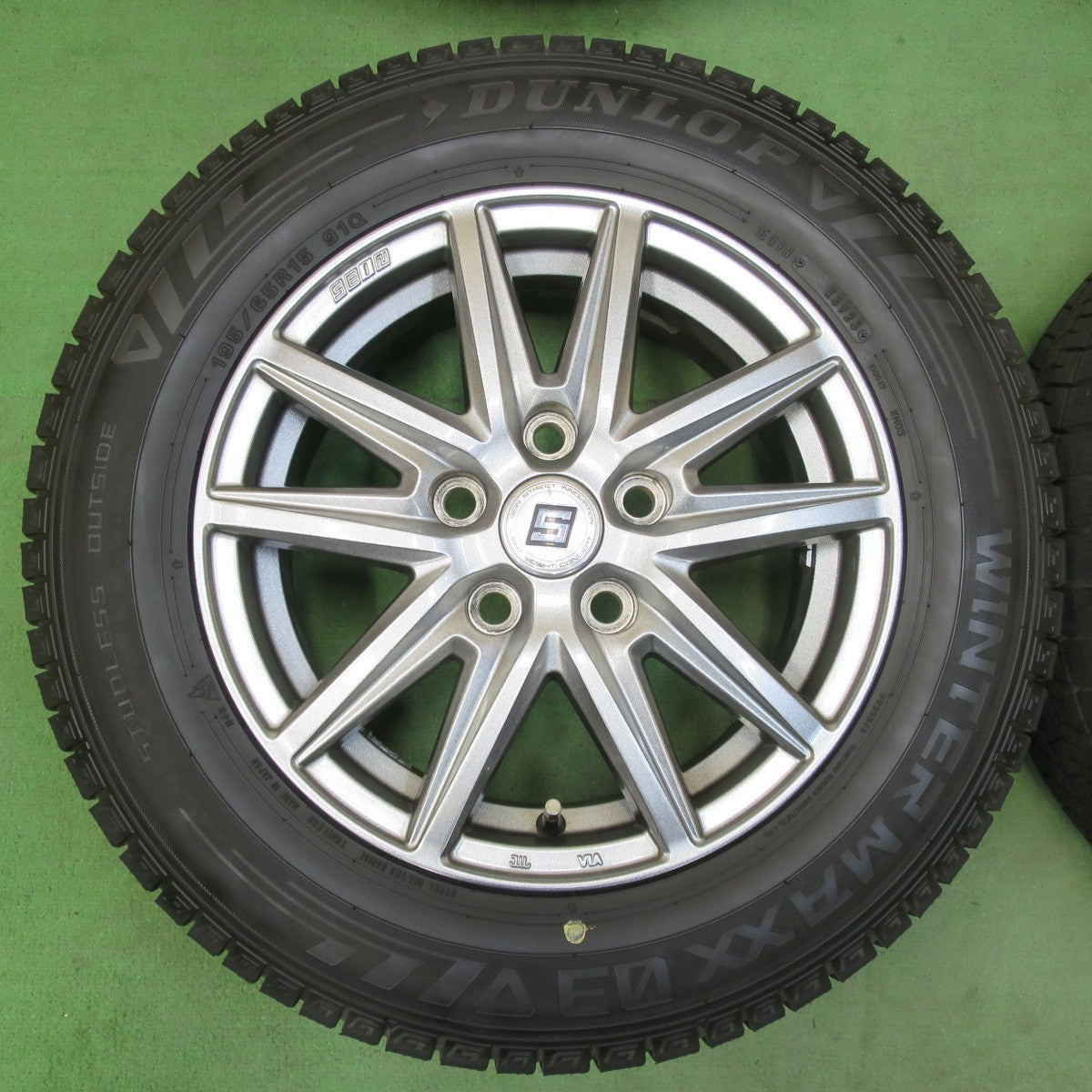 バリ溝!23年!キレイ!ほぼ10分★スタッドレス 195/65R15 ダンロップ ウインターマックス 03 SEIN ザイン 15インチ PCD114.3/5H★5050210イス