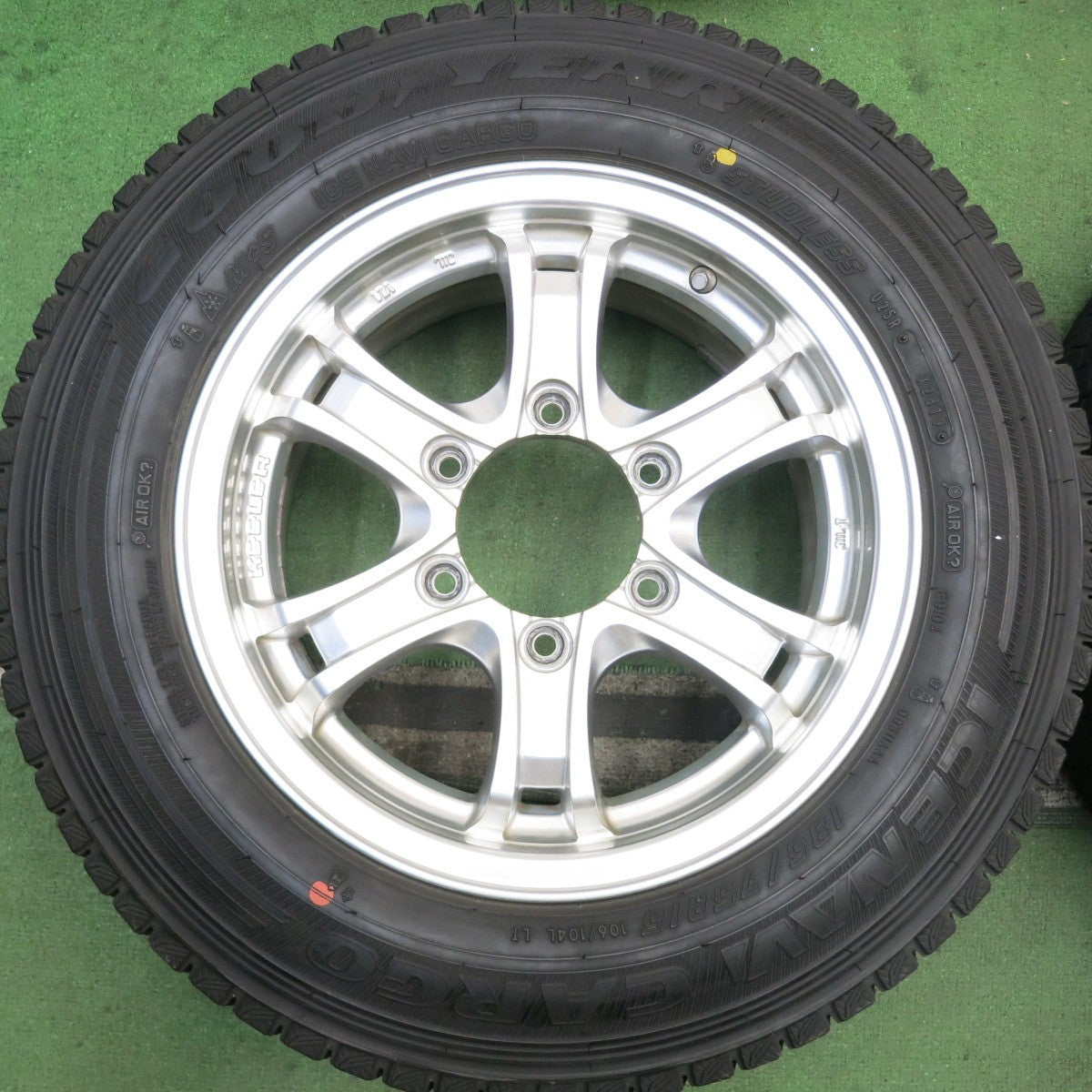 バリ溝!キレイ!9分★KEELER FORCE 185/75R15 106/104L スタッドレス グッドイヤー アイスナビ カーゴ キーラー フォース 15インチ PCD139.7/6H★5092513HAス