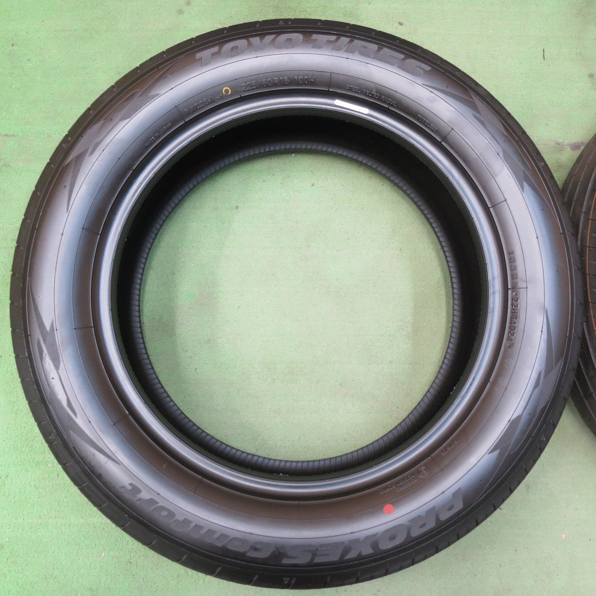 新車外し!24年★225/60R18 トーヨー プロクセス Comfort タイヤ 18インチ 40系 アルファード ヴェルファイア ハリアー RAV4 等★5051701イノタ
