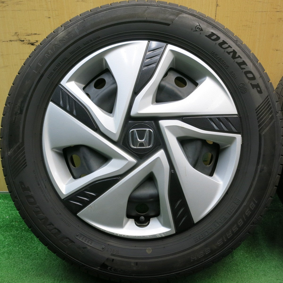 バリ溝!23年!9.5分★ホンダ GB フリード 純正 スチール 185/65R15 ダンロップ LE MANS V+ 15インチ PCD100/5H★5052307HAノ