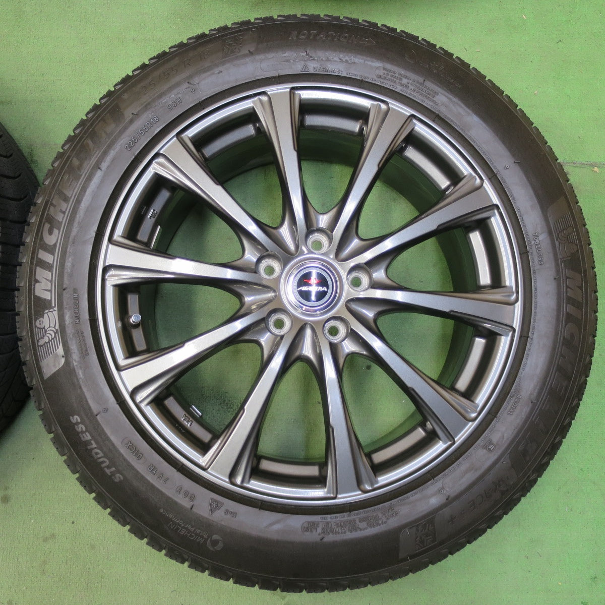 キレイ★スタッドレス 225/55R18 ミシュラン X-ICE3+ AIRNOVA エアノヴァ 18インチ PCD114.3/5H★5082601イス