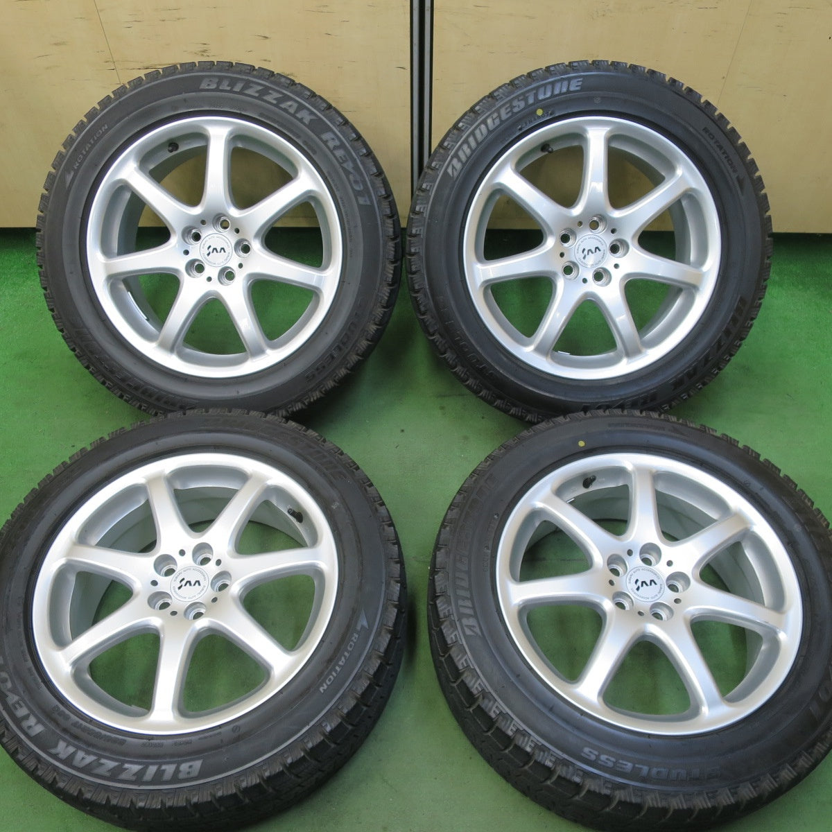 バリ溝!キレイ!9.5分★スバル フォレスター XV 純正 OP SAA 225/55R17 スタッドレス ブリヂストン ブリザック REVO1 17インチ PCD100/5H★5061902TTス