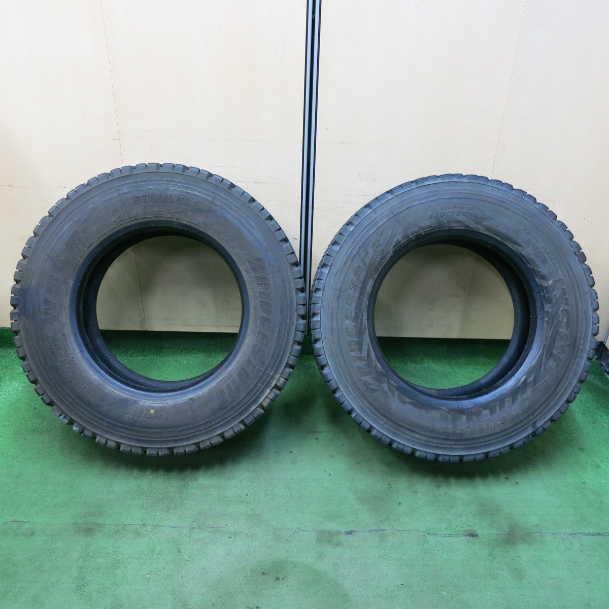 バリ溝!23年!8.5分!2本★トラック タイヤ 265/70R19.5 140/138J スタッドレス ブリヂストン W900 19.5インチ★5061901SYスタ