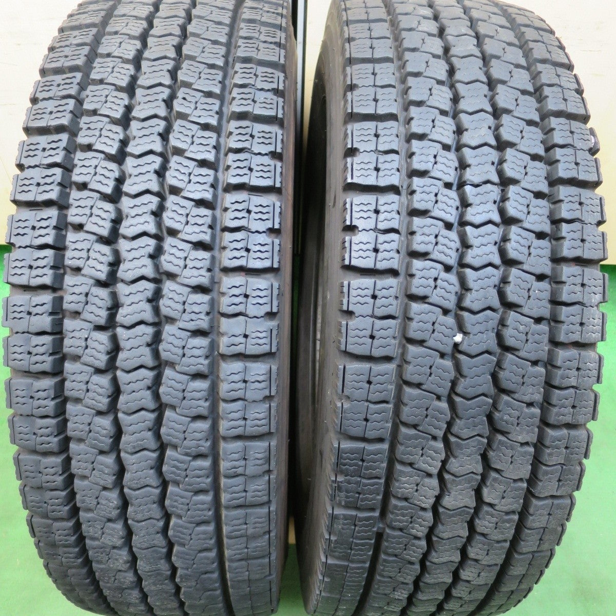 バリ溝!23年!9.5分!2本★トラック タイヤ 265/70R19.5 140/138J スタッドレス トーヨー M919 19.5インチ★5010608イスタ
