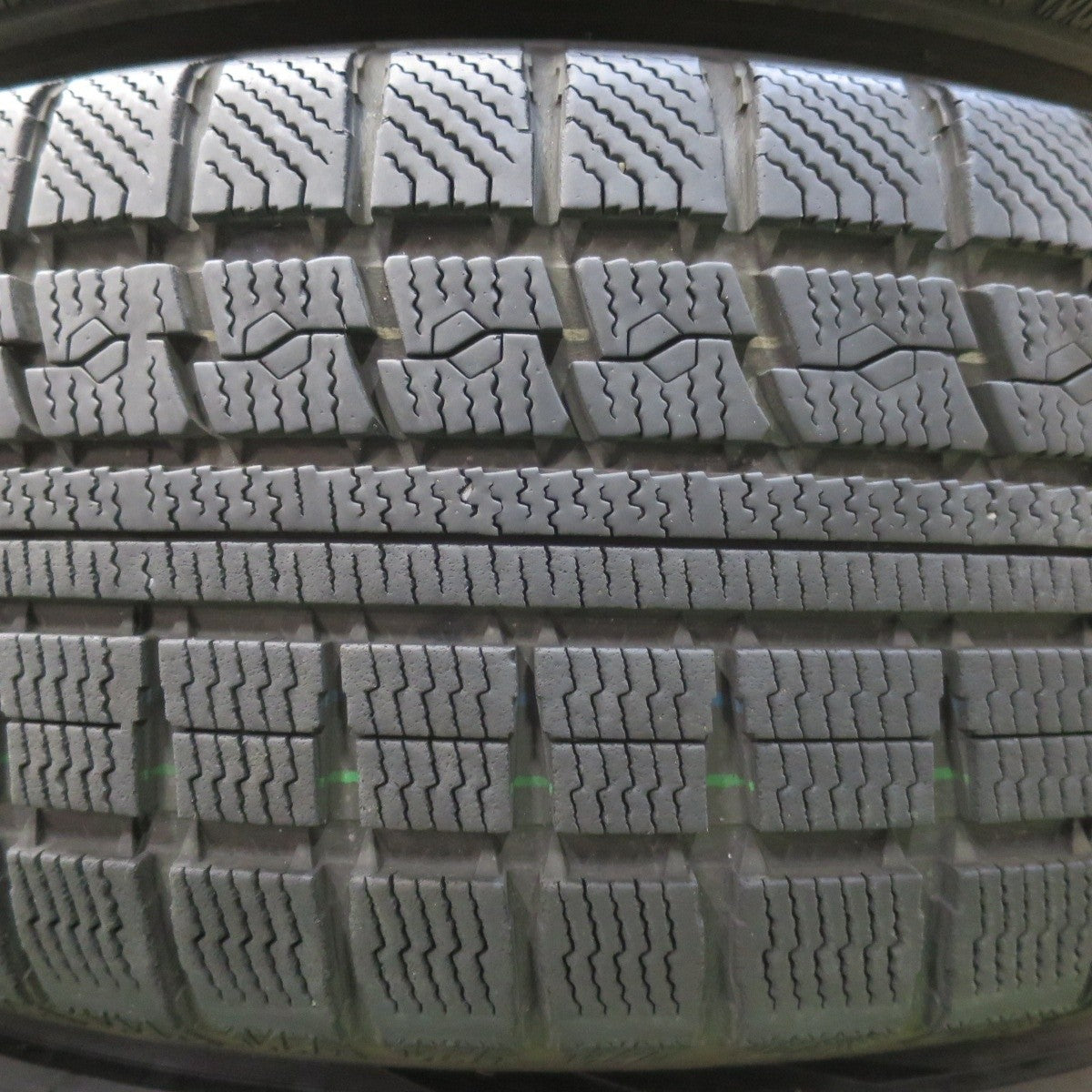 バリ溝!キレイ!9分★スタッドレス 225/60R17 トーヨー ウインター トランパス MK4α Eurospeed MANARAY SPORT 17インチ PCD114.3/5H★5012406イス