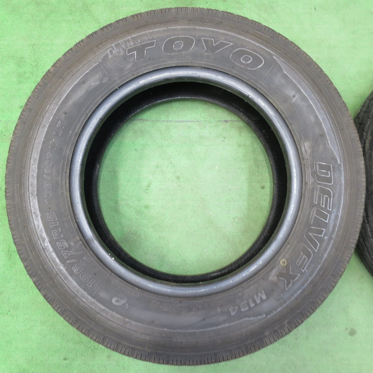 バリ溝!23年!9分★トラック バス バン 等 195/75R15 109/107N トーヨー デルベックス M134 15インチ タイヤ DELVEX★5041811イノタ