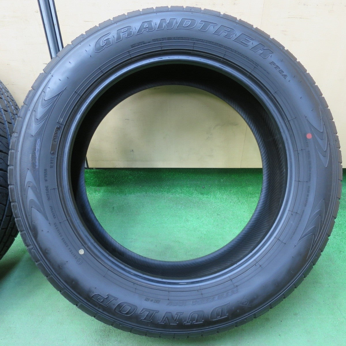 新車外し!23年★265/55R20 ダンロップ グラントレック PT5A タイヤ 20インチ ランクル レクサス LX 等★5032013イノタ