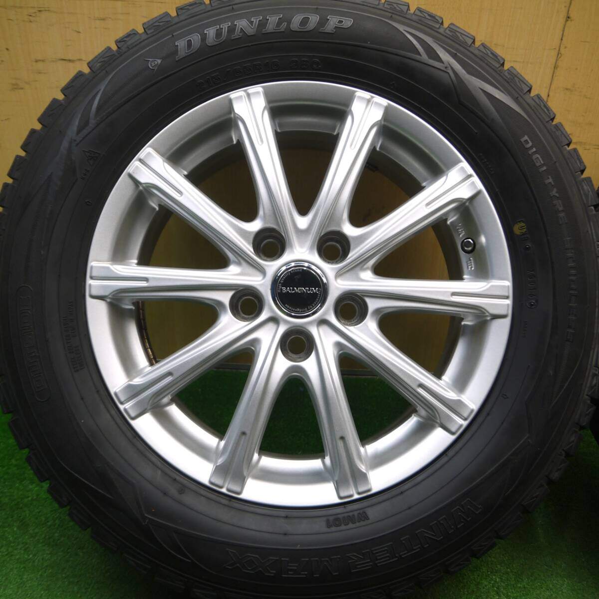 バリ溝!キレイ!9.5分★スタッドレス 215/65R16 ダンロップ ウインターマックス WM01 BALMINUM バルミナ 16インチ PCD114.3/5H★5012709Hス
