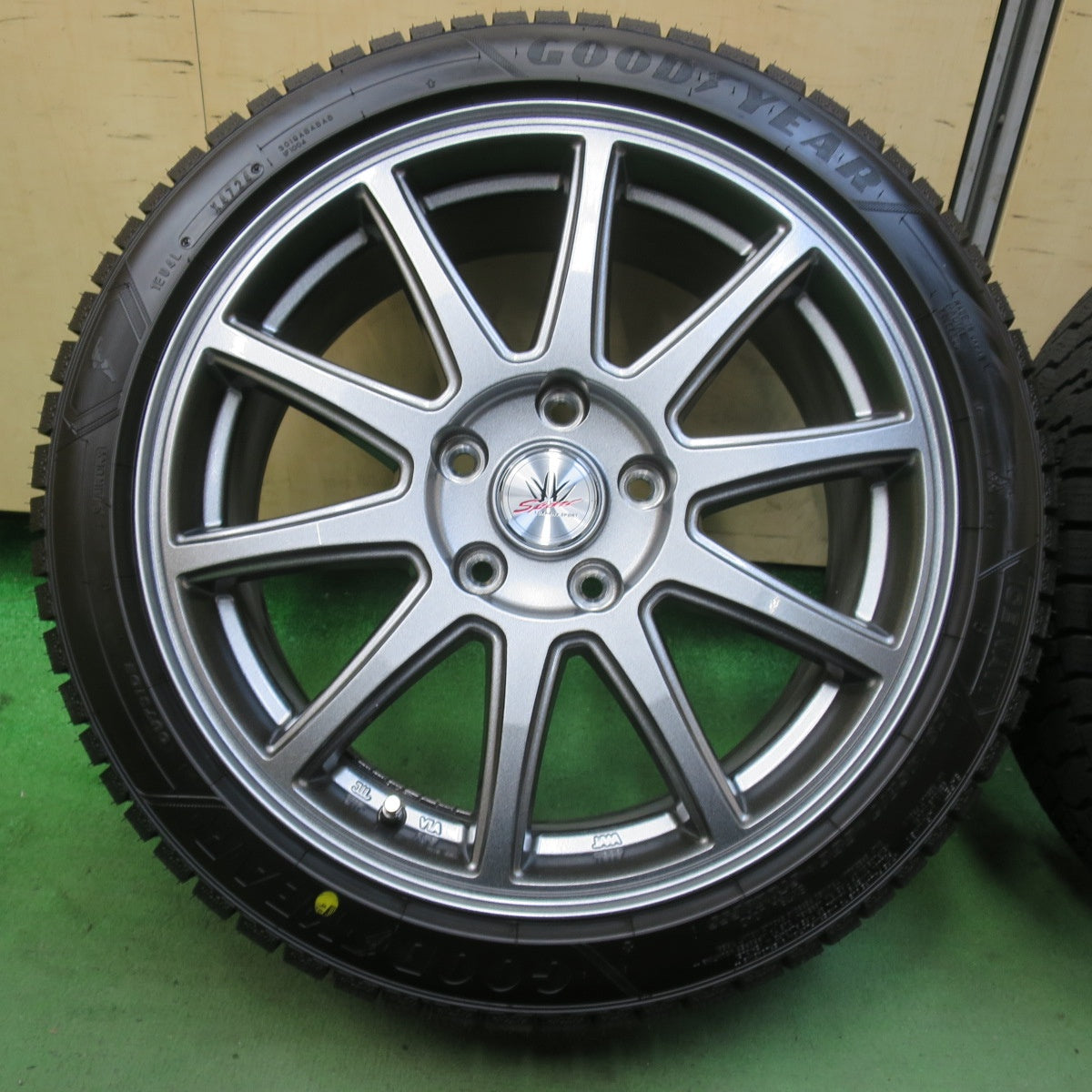ほぼ未使用!24年!美品★LOXARNY SPORT 205/45R17 スタッドレス グッドイヤー アイスナビ8 ロクサーニ スポーツ 17インチ PCD114.3/5H★5103017イス