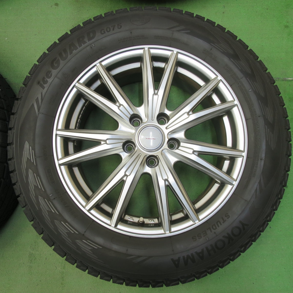 バリ溝!キレイ!8.5分★スタッドレス 225/65R17 ヨコハマ アイスガード G075 VELVA KEVIN ヴェルヴァ 17インチ PCD114.3/5H★5052202イス