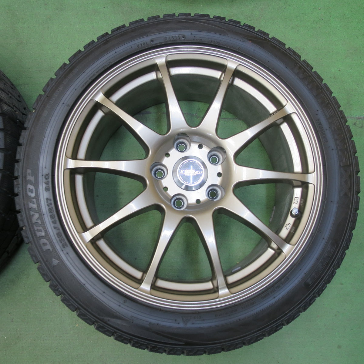 バリ溝!キレイ!9.5分★スタッドレス X CROSS SPEED PREMIUM 235/45R17 ダンロップ ウインターマックス WM02 クロススピード 17インチ PCD114.3/5H★5100909イス