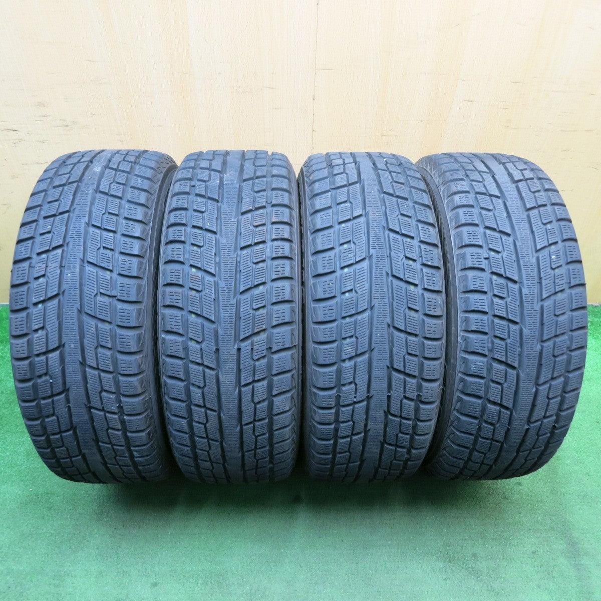 バリ溝!8.5分★ベンツ 等 AGA ESSE2 235/60R17 スタッドレス ヨコハマ ジオランダー i/T-S 17インチ エッセ2 PCD112/5H★5051404TNス