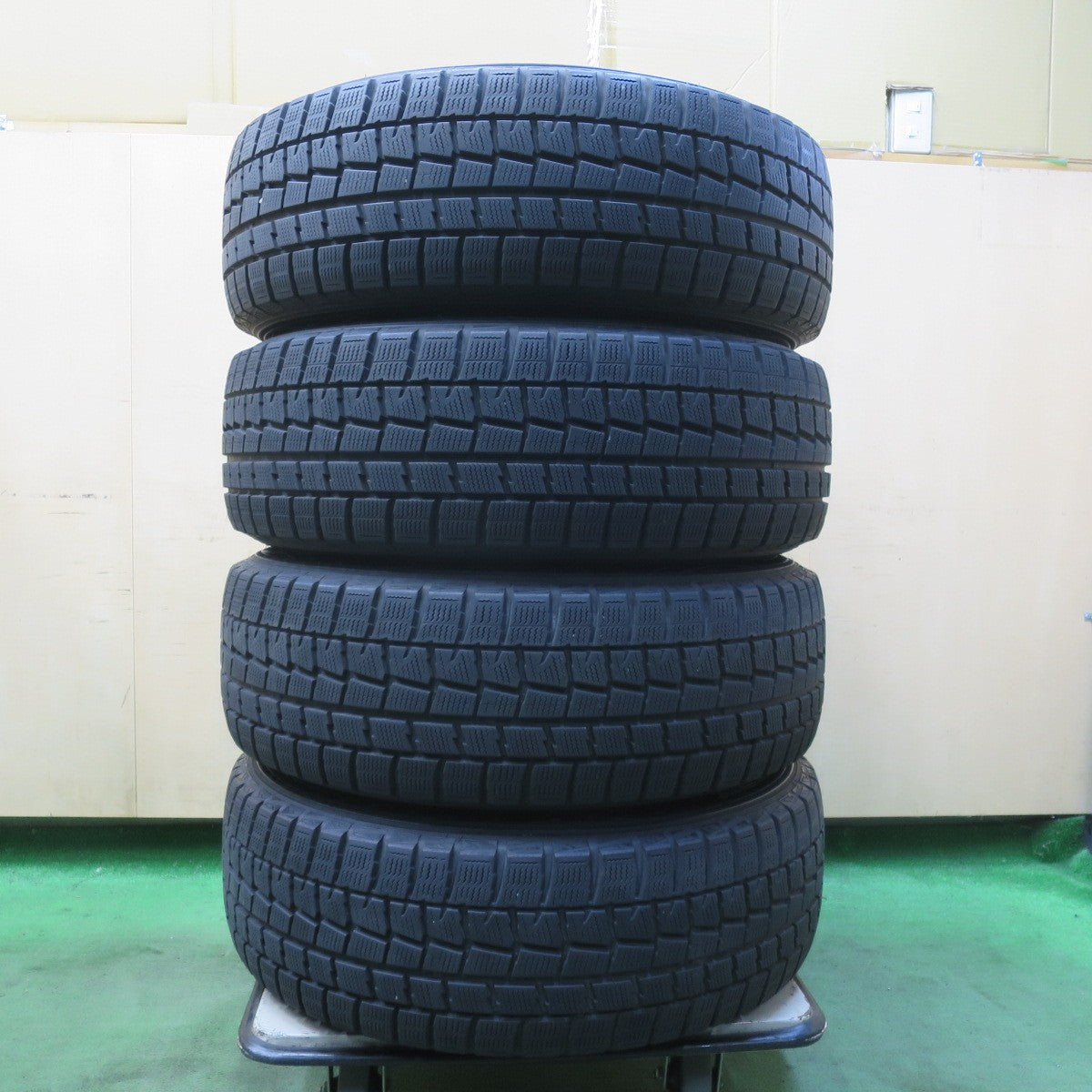 バリ溝!9分★フォレスター 等 225/60R17 スタッドレス ダンロップ ウインターマックス WM01 SG-E 社外 アルミ 17インチ PCD100/5H★5123011イス