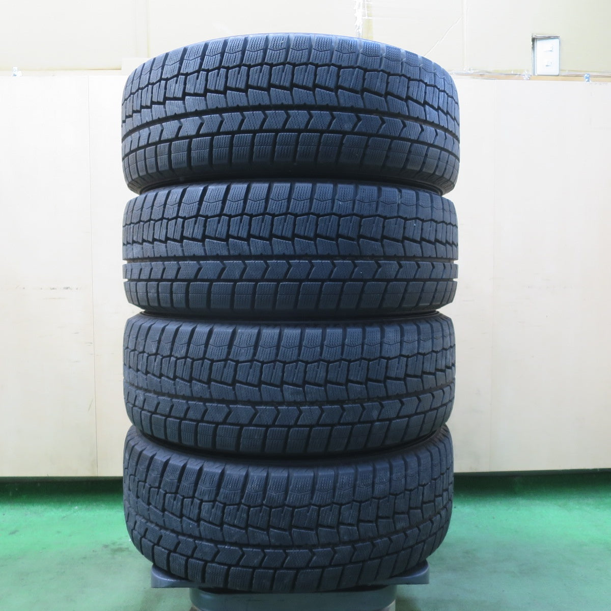 バリ溝!キレイ!9.5分★アウディ A3 8V 純正 205/55R16 スタッドレス ダンロップ ウインターマックス WM02 16インチ PCD112/5H★6020606イス