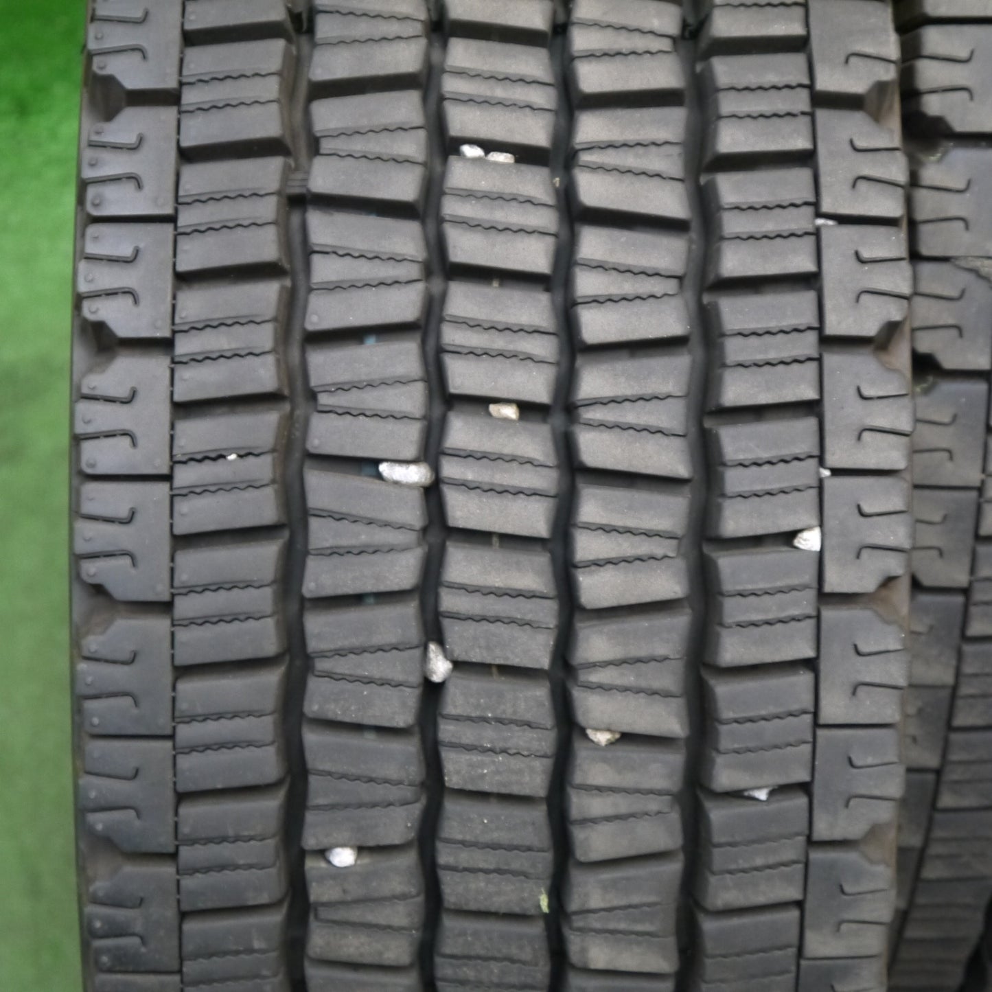 バリ溝!25年!9.5分!2本★トラック タイヤ 245/70R19.5 136/134J スタッドレス ダンロップ デクテス SP001 DECTES 19.5インチ★6051607KKスタ