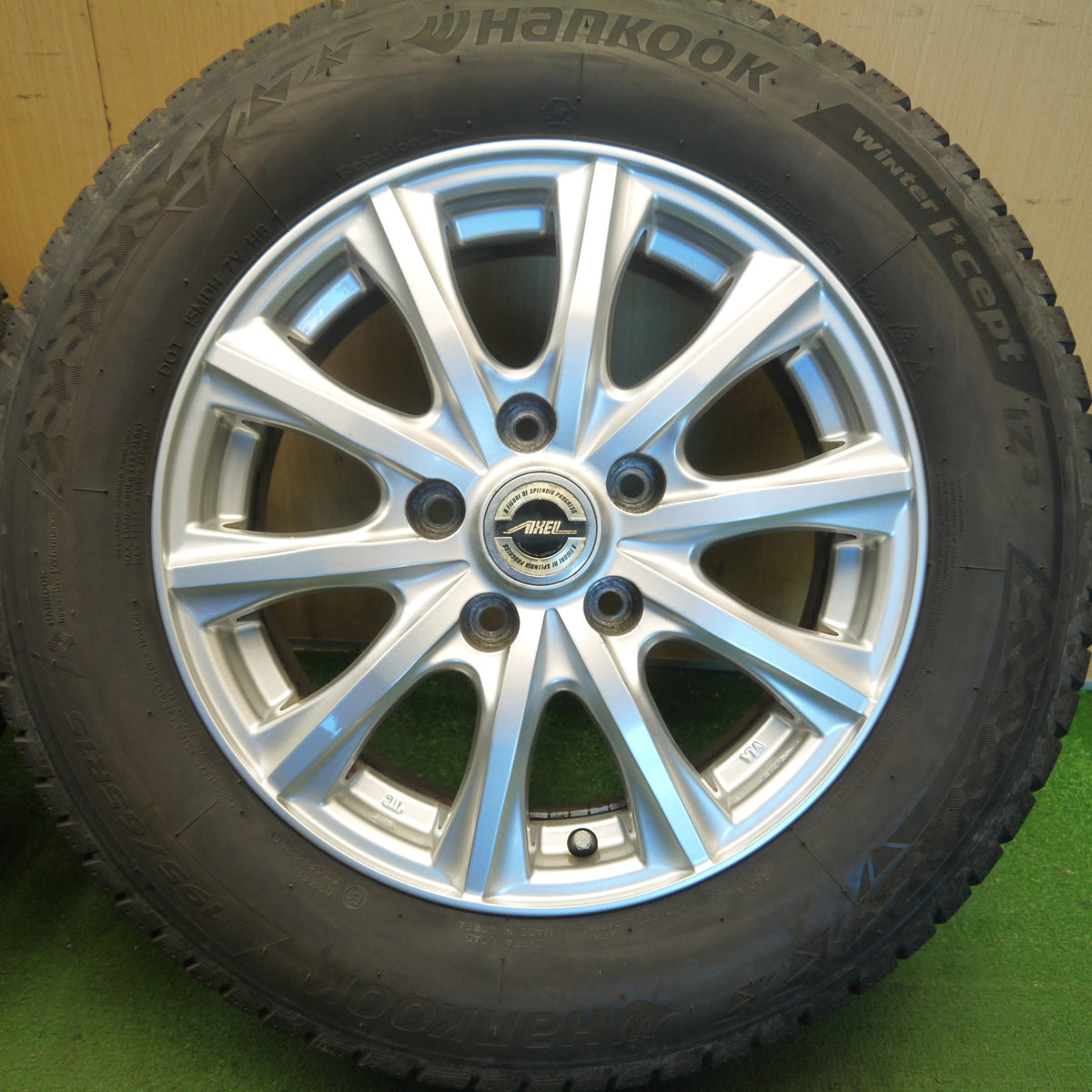 バリ溝!24年!キレイ!9分◎スタッドレス 195/65R15 ハンコック ウインター アイセプト IZ3 AXEL アクセル 15インチ PCD114.3/5H◎6100703Hス