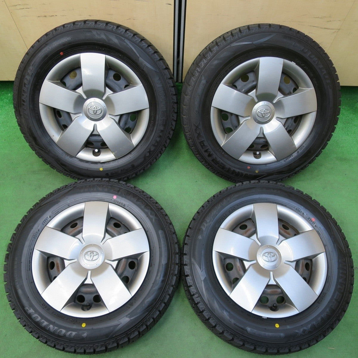 2本未使用!21年!バリ溝★トヨタ シエンタ 純正 スチール 175/70R14 スタッドレス ダンロップ ウインターマックス WM02 PCD100/4H★4110903イス