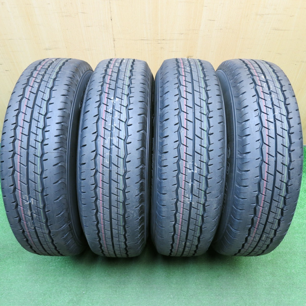新車外し!25年★トヨタ 200系 ハイエース 純正 スチール 195/80R15 107/105S ダンロップ SP175N 15インチ PCD139.7/6H★6011712HAノ
