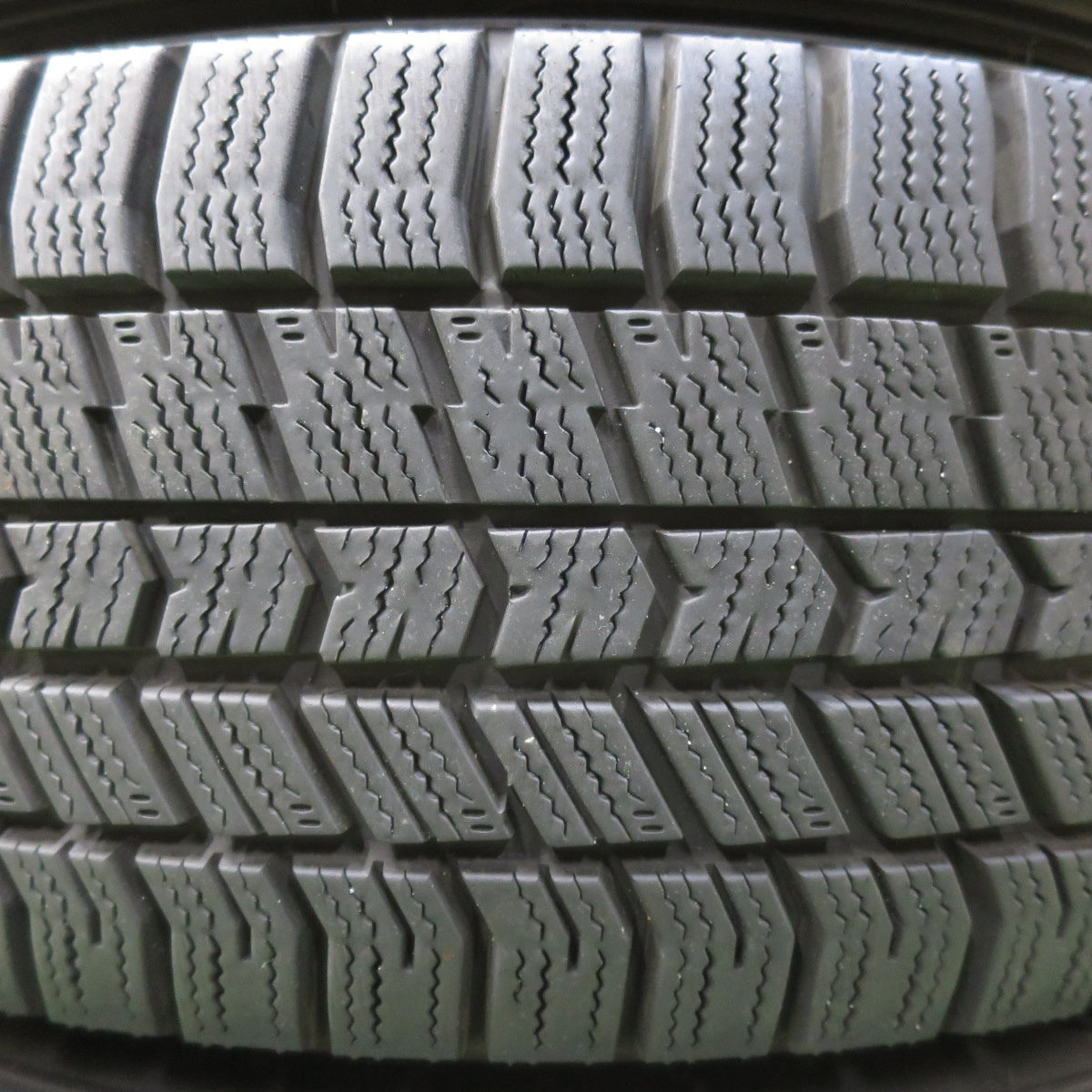 バリ溝!22年!キレイ!9.5分★スタッドレス 195/65R15 グッドイヤー アイスナビ8 ravrion selzer ラブリオン 15インチ PCD114.3/5H★5050211イス