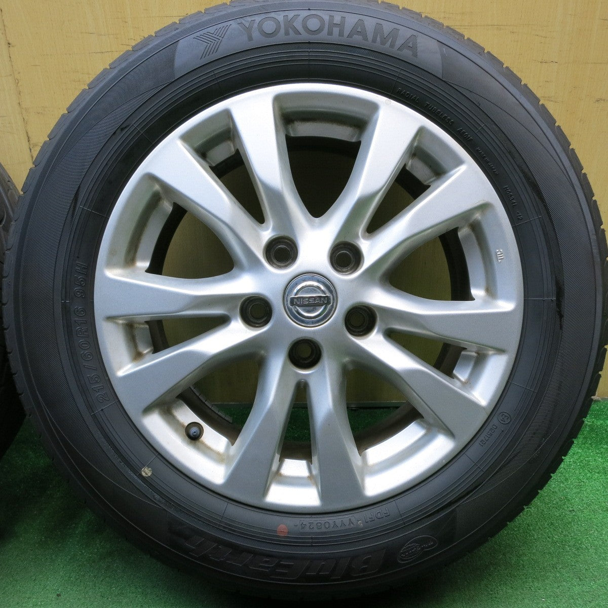 バリ溝!24年!ほぼ10分★日産 L33 ティアナ 純正 215/60R16 ヨコハマ ブルーアース 16インチ PCD114.3/5H★5050513HAノ
