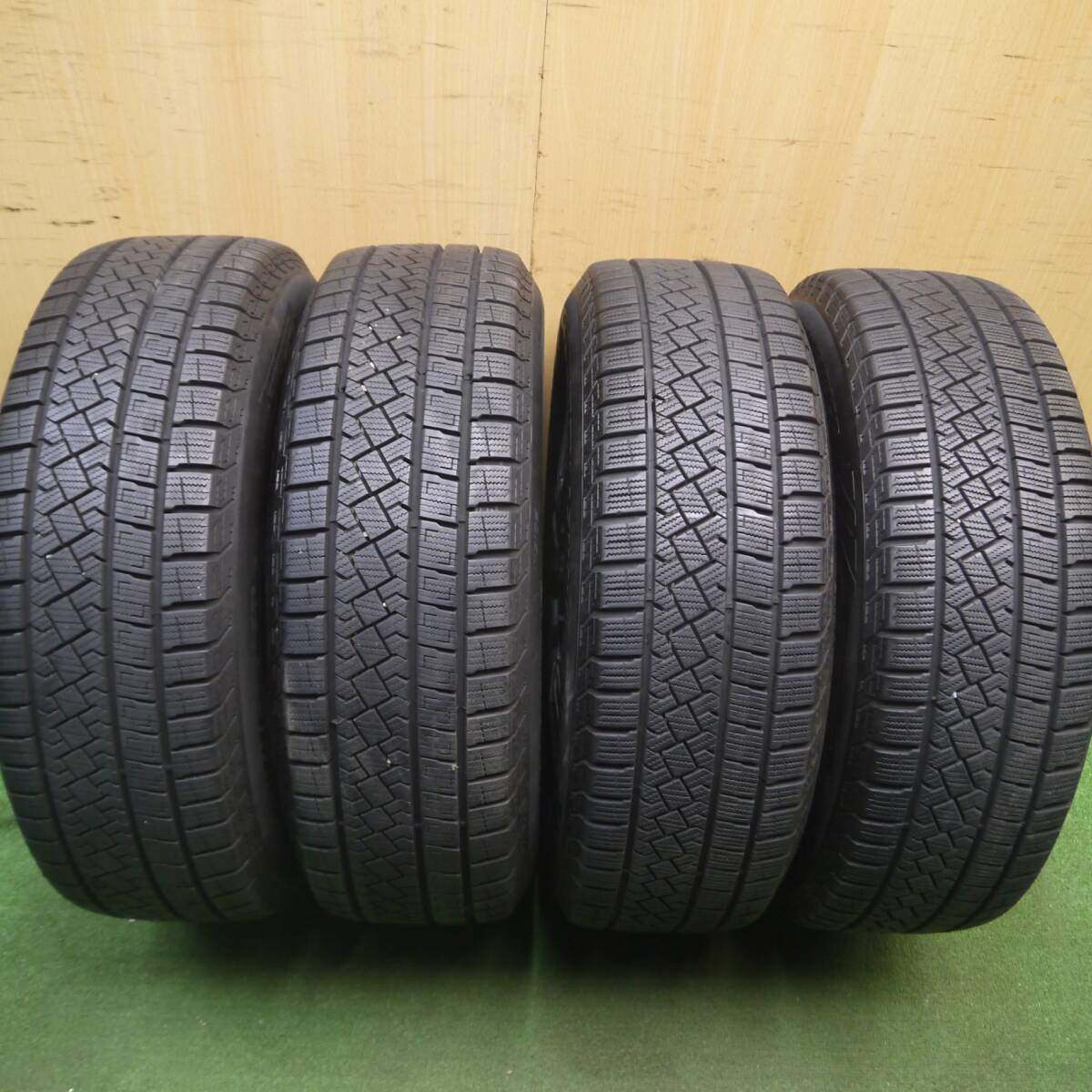 バリ溝!22年!キレイ!9.5分以上★スタッドレス 195/65R15 ピレリ アイスゼロ アシンメトリコ Tiradoδ ティラード 15インチ PCD114.3/5H★5021203Hス
