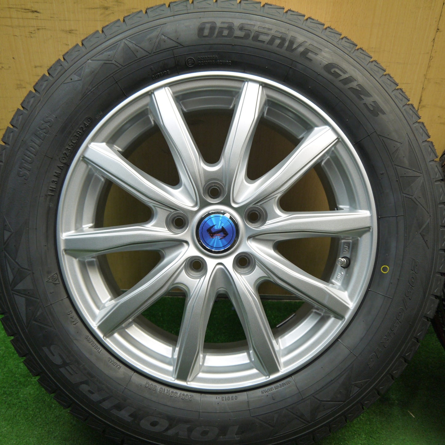 未使用!24年★スタッドレス 205/65R16 トーヨー オブザーブ GIZ3 weds ウェッズ 16インチ PCD114.3/5H★5042509Hス