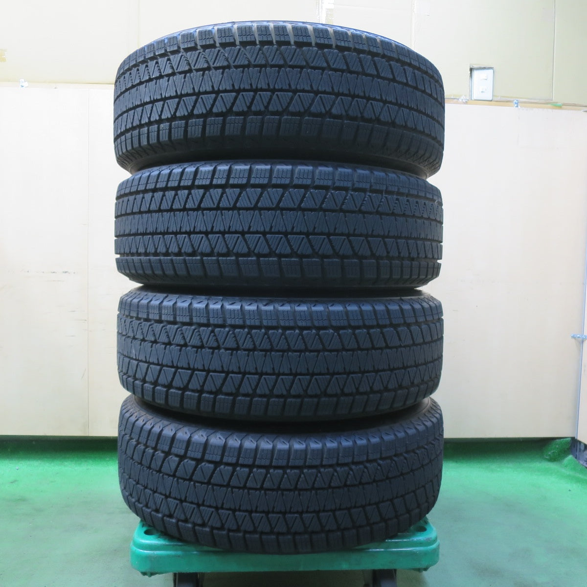 バリ溝!21年!キレイ!9.5分★スタッドレス 225/65R17 ブリヂストン ブリザック DM-V3 Verthandi ヴェルサンディ ヴェルザンディ 17インチ PCD114.3/5H★5110506イス