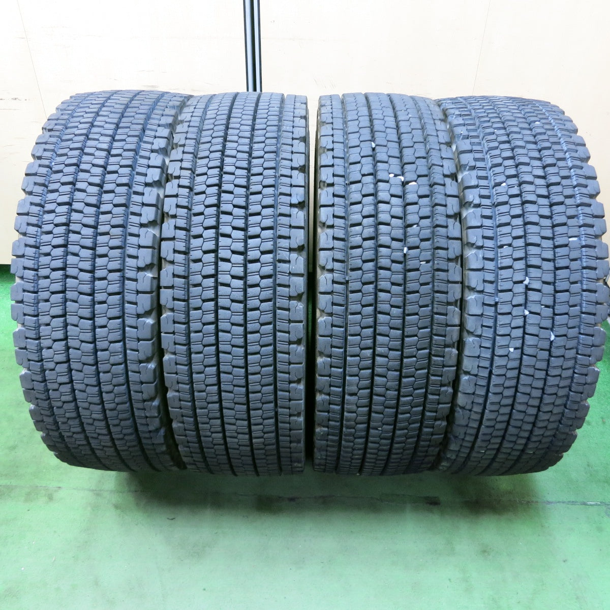 バリ溝!24年!9.5分★トラック タイヤ 265/70R19.5 140/138J スタッドレス ブリヂストン W900 19.5インチ★5053002ナスタ