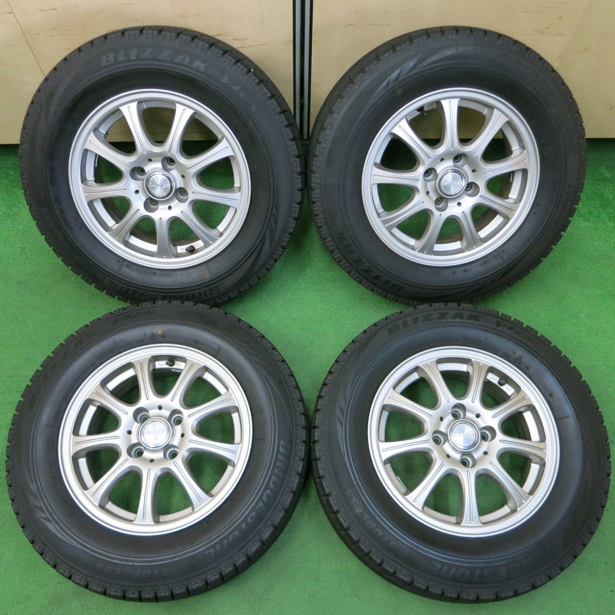 バリ溝!キレイ!8.5分★スタッドレス 185/70R14 ブリヂストン ブリザック VRX LAYCEA レイシア PCD100/4H★4053101イス