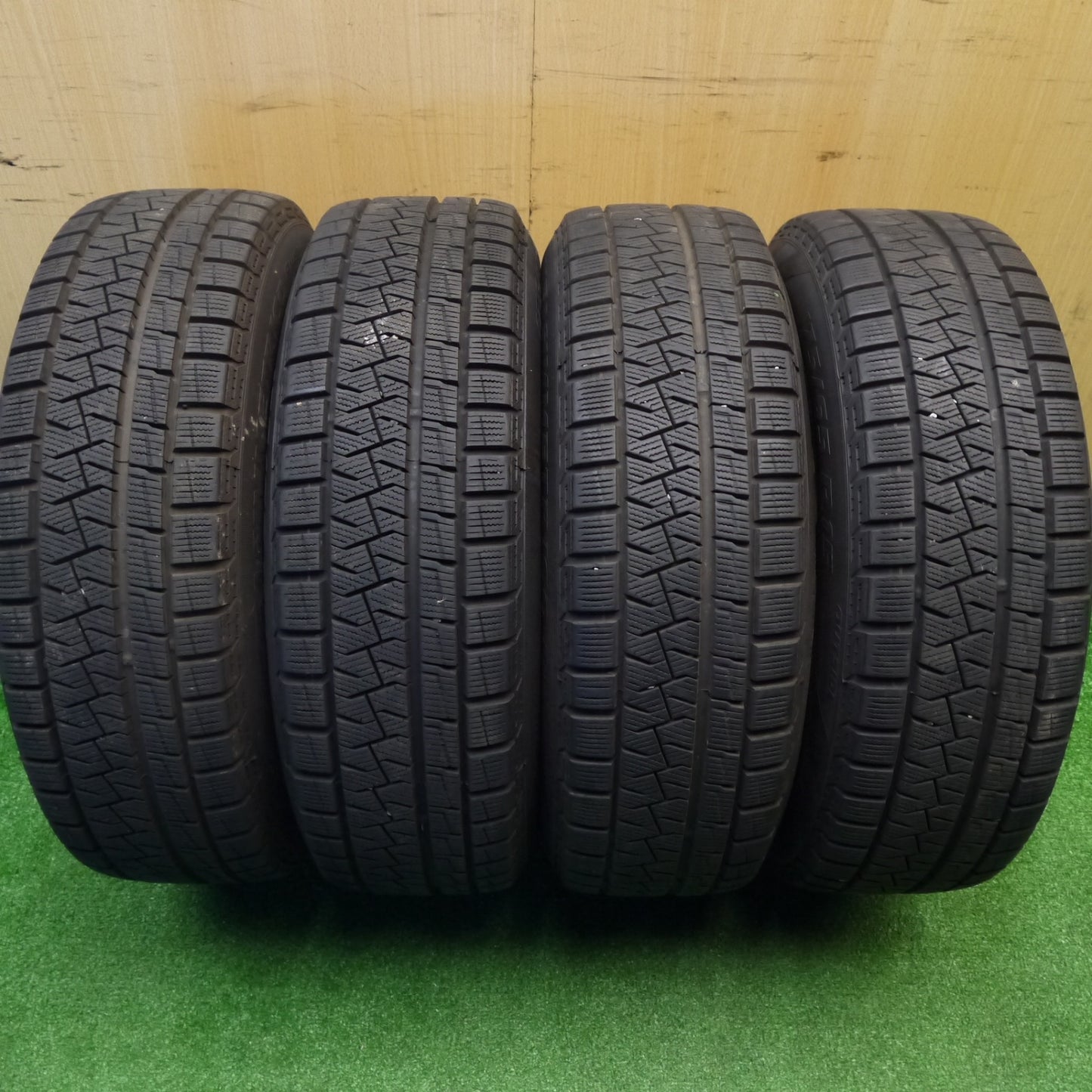 バリ溝!21年!8.5分★スタッドレス 175/65R15 ピレリ アイスアシンメトリコ プラス LAYCEA 02 レイシア 15インチ PCD100/4H★5102802Hス