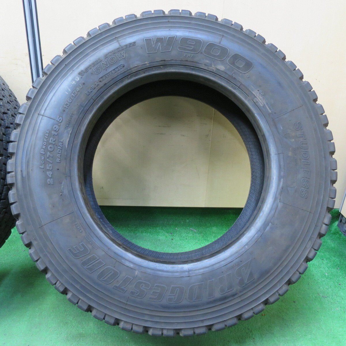 4本価格!20年★トラック タイヤ 245/70R19.5 136/134J スタッドレス ブリヂストン W900 19.5インチ★4080202イスタ