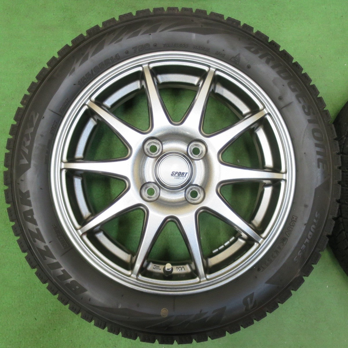 バリ溝!21年!キレイ!9.5分★スタッドレス 155/65R14 ブリヂストン ブリザック VRX2 SPORT ABELIA スポルト アベリア 14インチ PCD100/4H★5010605イス