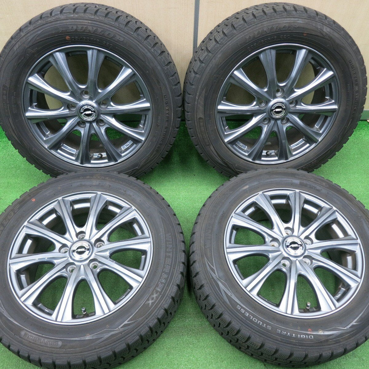 キレイ★スタッドレス 205/60R16 ダンロップ ウインターマックス WM01 AXEL アクセル 16インチ PCD114.3/5H★5010304NJス