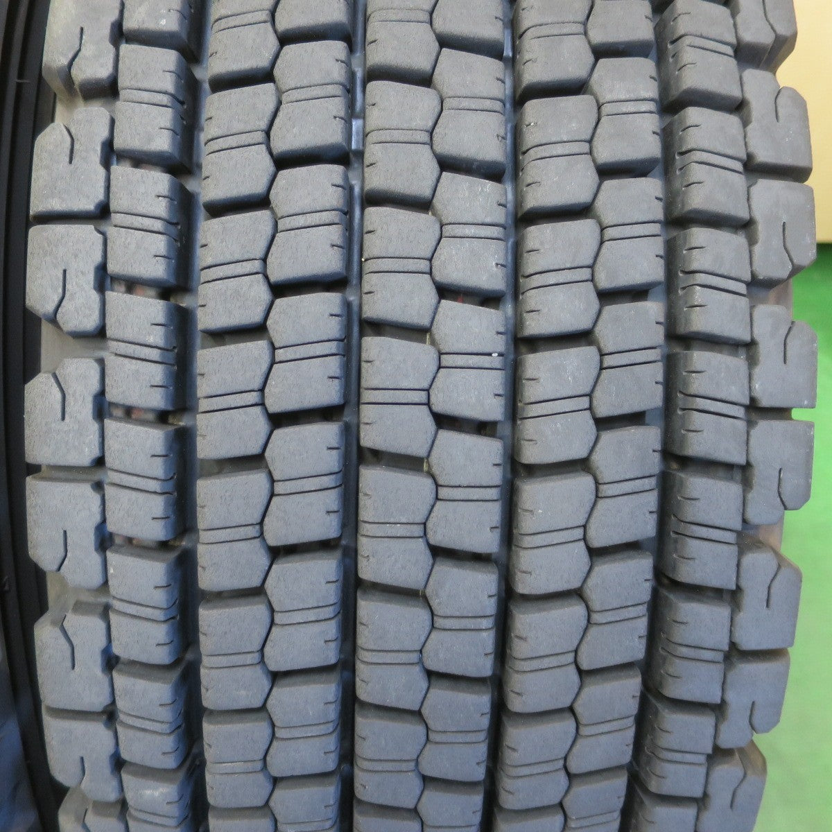 バリ溝!25年!8.5分★トラック タイヤ 245/70R19.5 136/134J スタッドレス ブリヂストン W900 19.5インチ★6050514イスタ