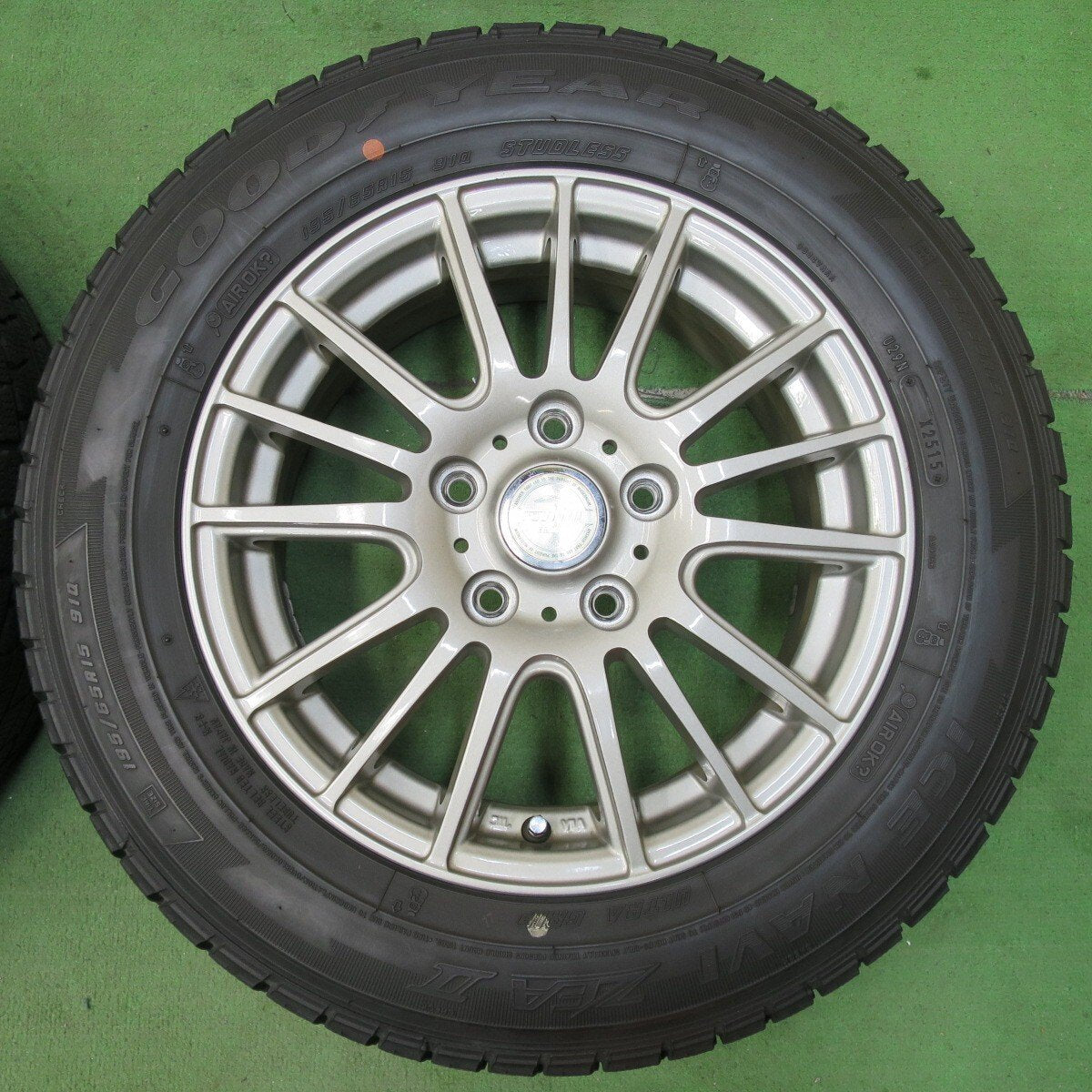 バリ溝!8.5分★スタッドレス 195/65R15 グッドイヤー アイスナビ ZEA2 ravrion selzer ラブリオン 15インチ PCD114.3/5H★5021117イス